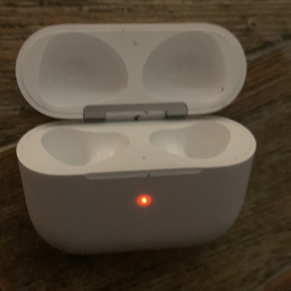 airpods 3 charging case - Picture 2 of 2